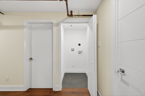 Laundry - 1425 Rue Montcalm, Montréal (Ville-Marie), QC - Indoor