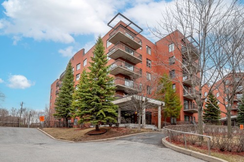 105-945 Rue Muir  Montréal (Saint-Laurent), QC H4L 5N8