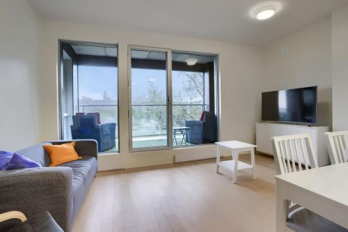 Salon - A506-5200 Av. Gatineau, Montréal (Côte-Des-Neiges/Notre-Dame-De-Grâce), QC - Indoor