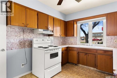 263 Mcintyre Street, Regina, SK - Indoor Photo Showing Kitchen