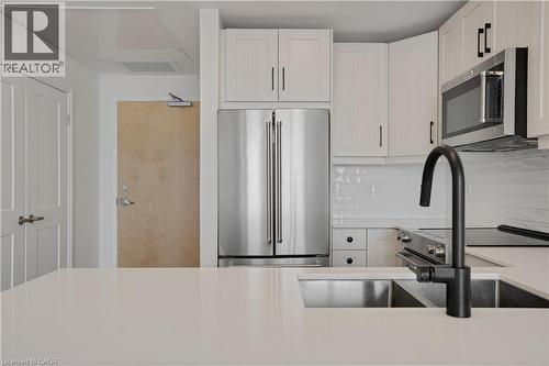 60 Charles Street W Unit# 1904, Kitchener, ON - Indoor Photo Showing Kitchen With Upgraded Kitchen