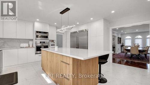 624 Pleasant Park Road, Ottawa, ON - Indoor Photo Showing Kitchen With Upgraded Kitchen