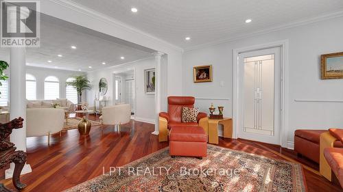 624 Pleasant Park Road, Ottawa, ON - Indoor Photo Showing Living Room