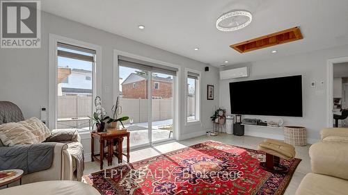 624 Pleasant Park Road, Ottawa, ON - Indoor Photo Showing Living Room
