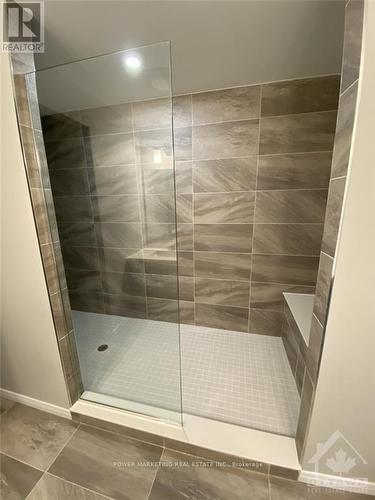 487 Cope Drive, Ottawa, ON - Indoor Photo Showing Bathroom