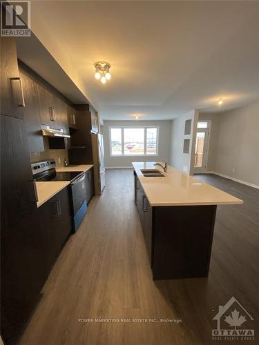 487 Cope Drive, Ottawa, ON - Indoor Photo Showing Kitchen With Double Sink