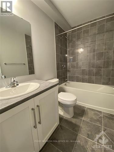 487 Cope Drive, Ottawa, ON - Indoor Photo Showing Bathroom