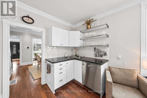 529 Mcleod Street, Ottawa, ON - Indoor Photo Showing Kitchen