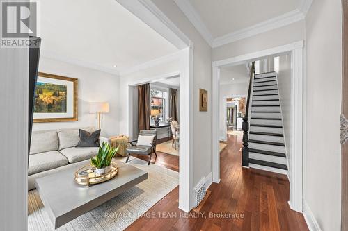 529 Mcleod Street, Ottawa, ON - Indoor Photo Showing Living Room