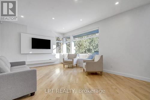 298 Crestview Road, Ottawa, ON - Indoor Photo Showing Living Room