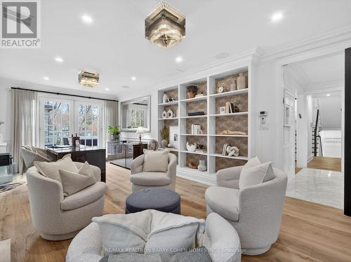 11 Ormsby Crescent, Toronto, ON - Indoor Photo Showing Living Room