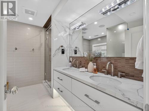 11 Ormsby Crescent, Toronto, ON - Indoor Photo Showing Bathroom