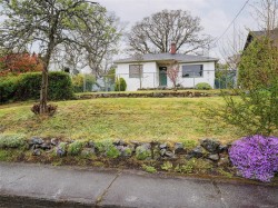 2522 Vancouver St Victoria, BC V8T 4A7