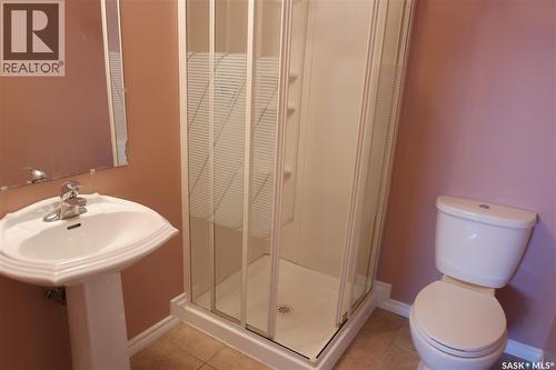 600 Railway Avenue E, Assiniboia, SK - Indoor Photo Showing Bathroom