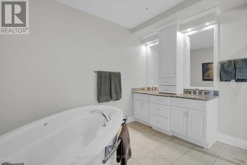 121 Macdonald Street, Ottawa, ON - Indoor Photo Showing Bathroom