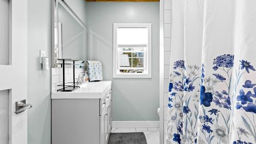 103 8Th Avenue, Creston, BC - Indoor