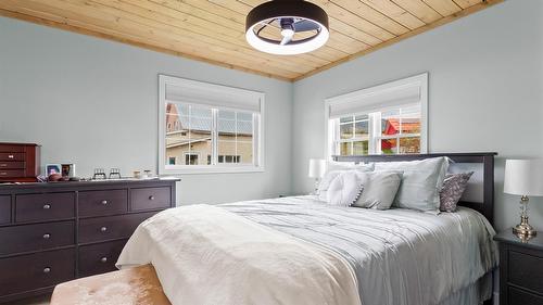 103 8Th Avenue, Creston, BC - Indoor Photo Showing Bedroom