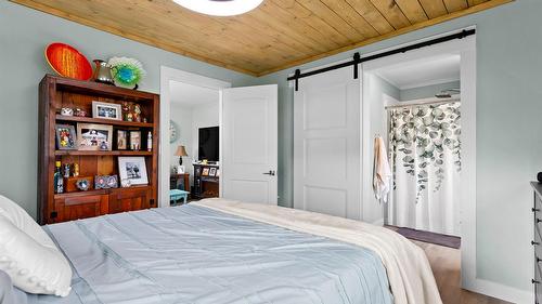 103 8Th Avenue, Creston, BC - Indoor Photo Showing Bedroom