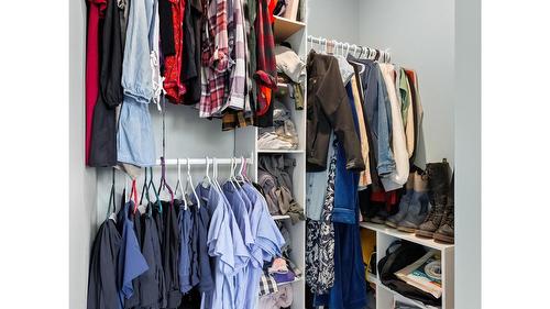 103 8Th Avenue, Creston, BC - Indoor With Storage