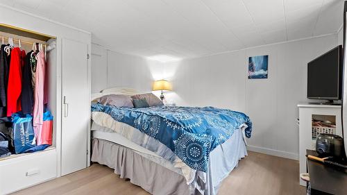 103 8Th Avenue, Creston, BC - Indoor Photo Showing Bedroom