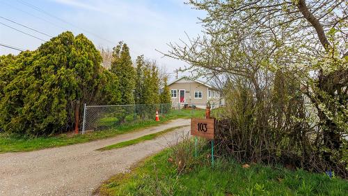 103 8Th Avenue, Creston, BC - Outdoor
