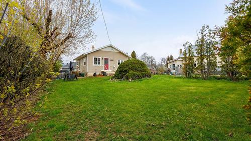 103 8Th Avenue, Creston, BC - Outdoor
