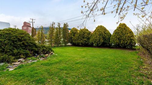 103 8Th Avenue, Creston, BC - Outdoor