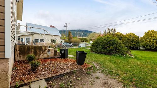 103 8Th Avenue, Creston, BC - Outdoor