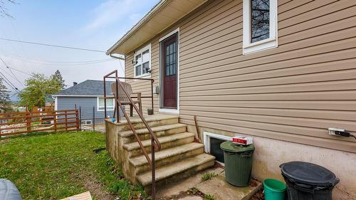 103 8Th Avenue, Creston, BC - Outdoor With Exterior