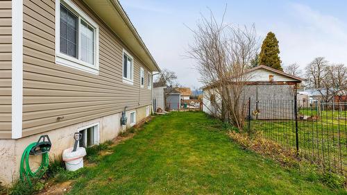 103 8Th Avenue, Creston, BC - Outdoor