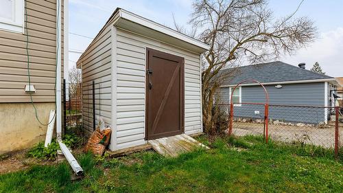 103 8Th Avenue, Creston, BC - Outdoor
