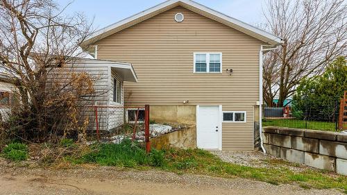 103 8Th Avenue, Creston, BC - Outdoor With Exterior