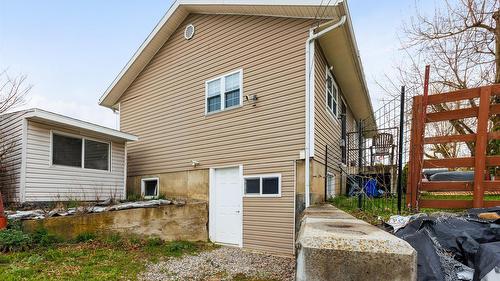 103 8Th Avenue, Creston, BC - Outdoor