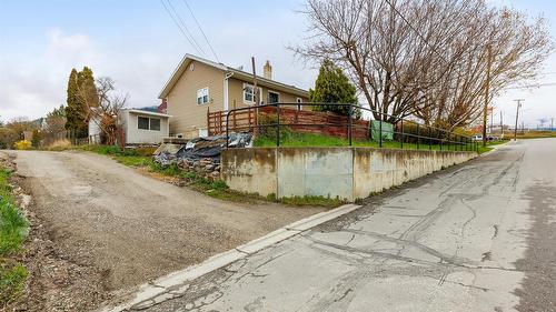 103 8Th Avenue, Creston, BC - Outdoor