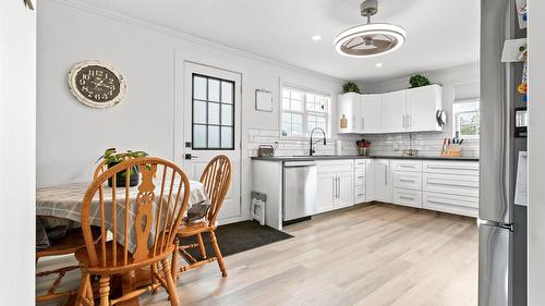 103 8Th Avenue, Creston, BC - Indoor
