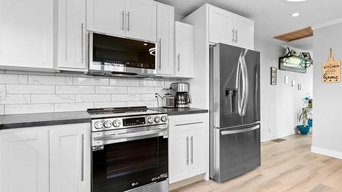 103 8Th Avenue, Creston, BC - Indoor Photo Showing Kitchen With Upgraded Kitchen