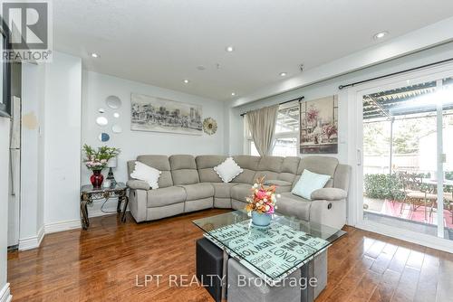 7101 Codlin Avenue, Mississauga, ON - Indoor Photo Showing Living Room