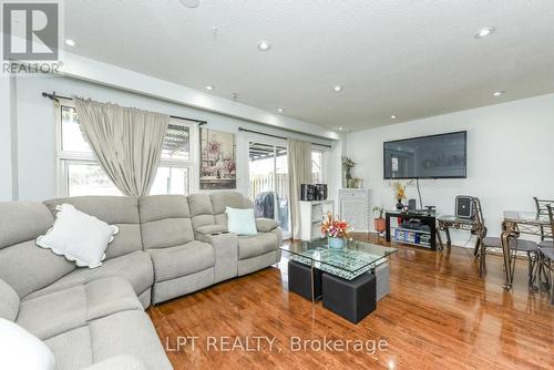 7101 Codlin Avenue, Mississauga, ON - Indoor Photo Showing Living Room