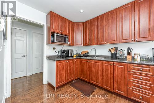 7101 Codlin Avenue, Mississauga, ON - Indoor Photo Showing Kitchen