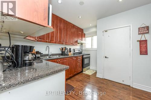 7101 Codlin Avenue, Mississauga, ON - Indoor Photo Showing Kitchen With Double Sink