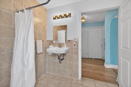 163 Rosedale Avenue, Hamilton, ON - Indoor Photo Showing Bathroom
