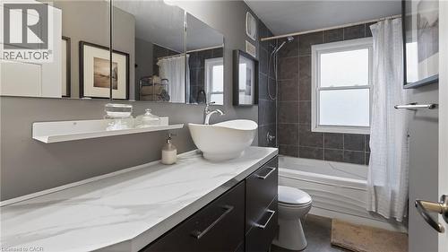 342 East 17Th Street, Hamilton, ON - Indoor Photo Showing Bathroom