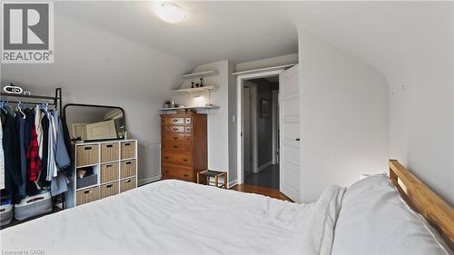 342 East 17Th Street, Hamilton, ON - Indoor Photo Showing Bedroom