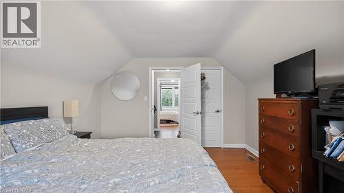 342 East 17Th Street, Hamilton, ON - Indoor Photo Showing Bedroom
