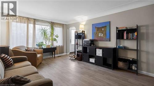 342 East 17Th Street, Hamilton, ON - Indoor Photo Showing Living Room