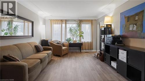 342 East 17Th Street, Hamilton, ON - Indoor Photo Showing Living Room