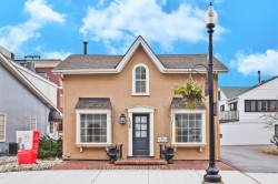 136 Trafalgar Road  Oakville, ON L6J 3G5