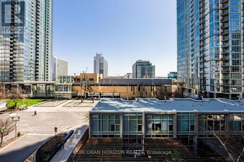 609 - 10 Navy Wharf Court, Toronto, ON - Outdoor With Facade