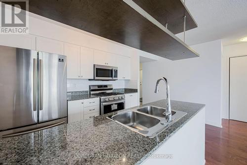 609 - 10 Navy Wharf Court, Toronto, ON - Indoor Photo Showing Kitchen With Stainless Steel Kitchen With Double Sink With Upgraded Kitchen