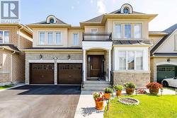 11 CONDORVALLEY CRESCENT Brampton, ON L6P 2T7